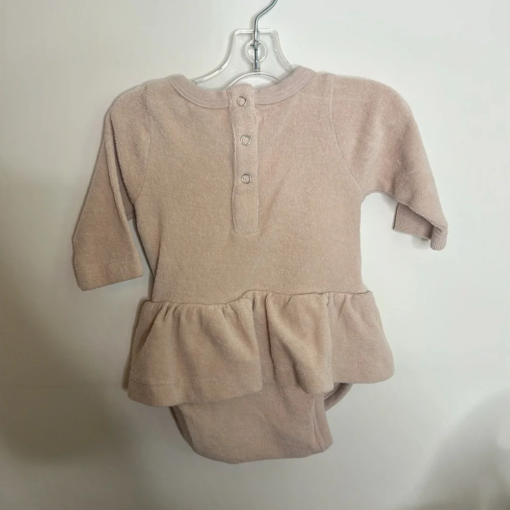 Kate Quinn Terry romper dress in Beige size 3-6M EUC